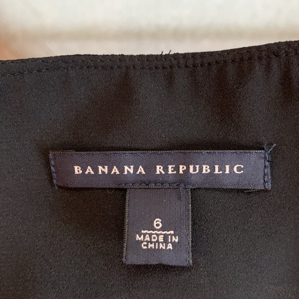 Banana Republic Silk Camisole with front ruffles Size 6 - Picture 8 of 16